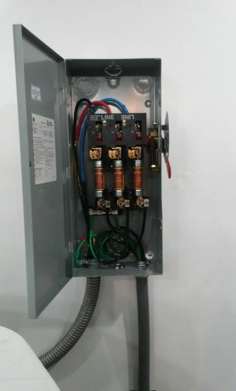 Three-phase disconnect switch installed for Smoke Detector Installation in Andrews